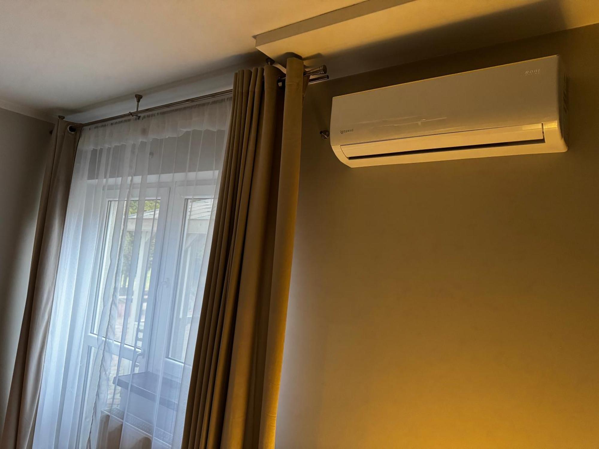 B&M Guesthouse オシフィエンチム エクステリア 写真