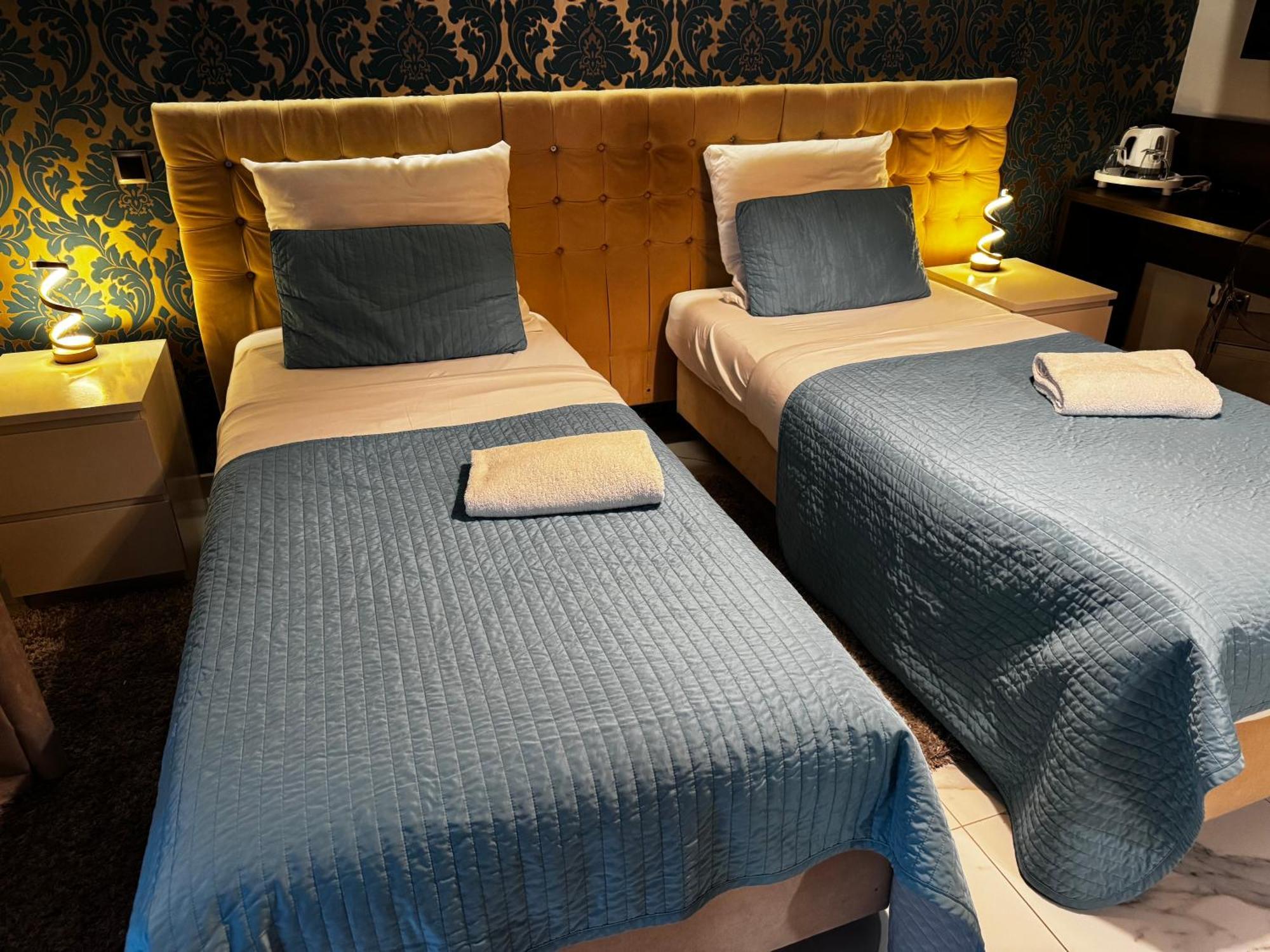 B&M Guesthouse オシフィエンチム エクステリア 写真