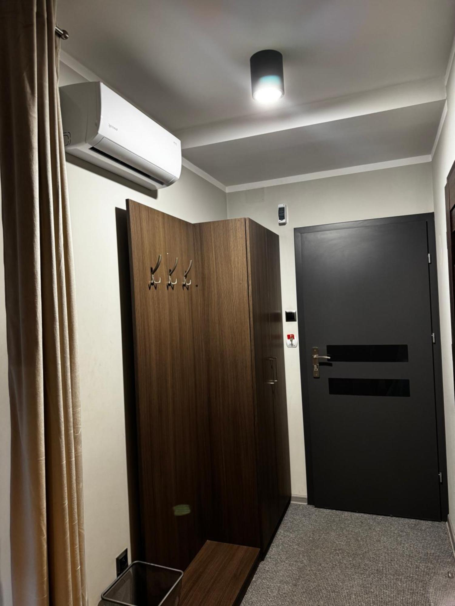 B&M Guesthouse オシフィエンチム エクステリア 写真