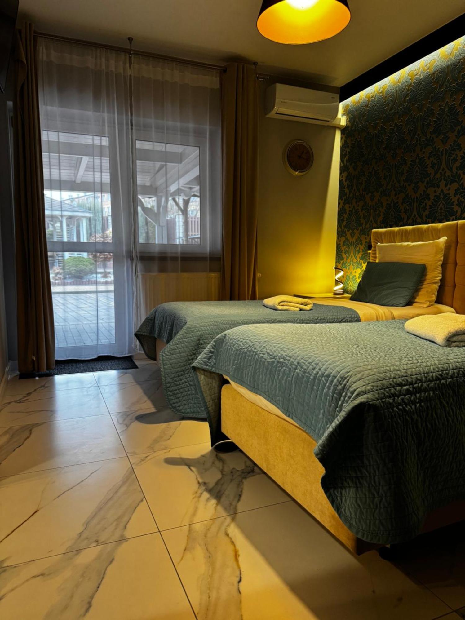 B&M Guesthouse オシフィエンチム エクステリア 写真