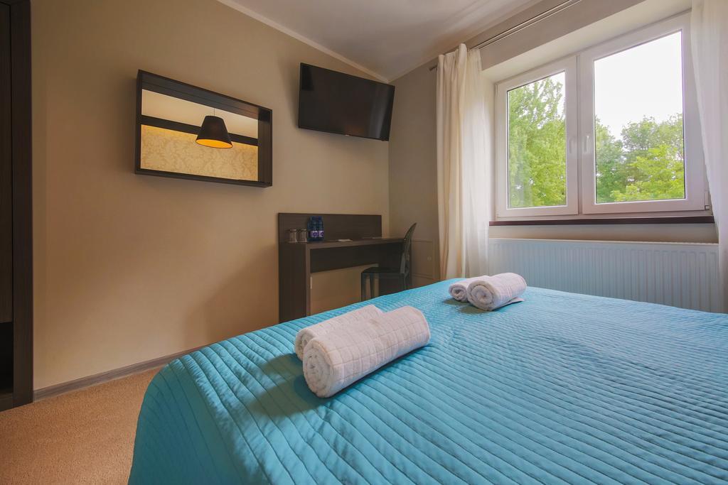 B&M Guesthouse オシフィエンチム エクステリア 写真