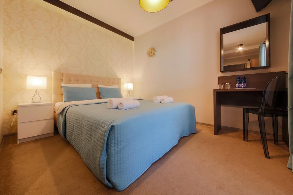 B&M Guesthouse オシフィエンチム エクステリア 写真