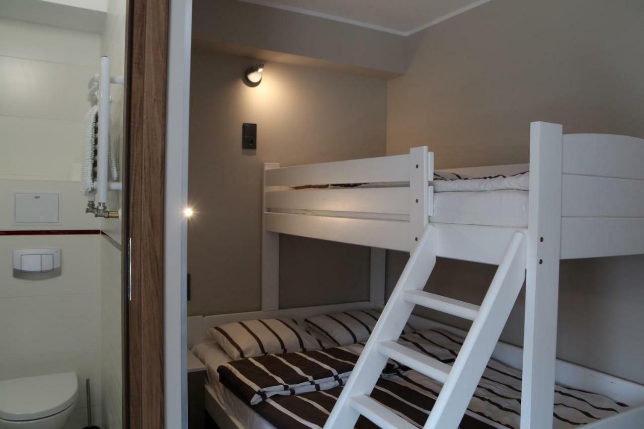 B&M Guesthouse オシフィエンチム エクステリア 写真